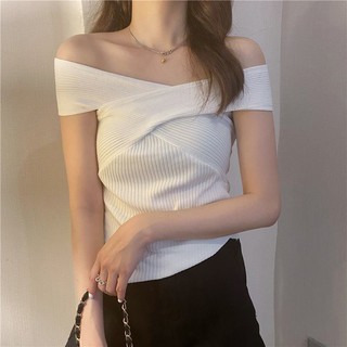 Áo thun gân xoắn vai mặc được nhiều kiểu