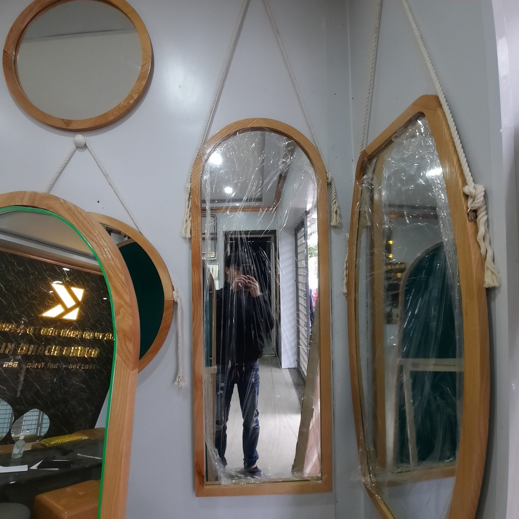 Gương toàn thân khung gỗ treo tường hình mái vòm nịnh dáng chụp quần áo kích thước 45x120cm MIRRORTOCTOC KG0001