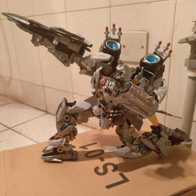 Mô hình Ares Nitrogen LS-01 Black Mamba Studio Series Transformers Oversize