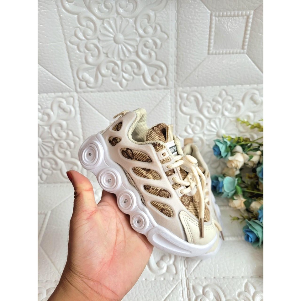 Giày thể thao gucci đế đúc siêu bền năng động cho bé