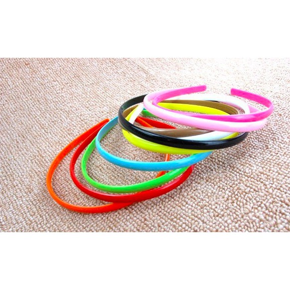 Combo 10 cây cài tóc thời trang. Đủ màu ngẫu nhiên không chọn màu. Bản rộng 0.8cm. Giá 50k/10 cây