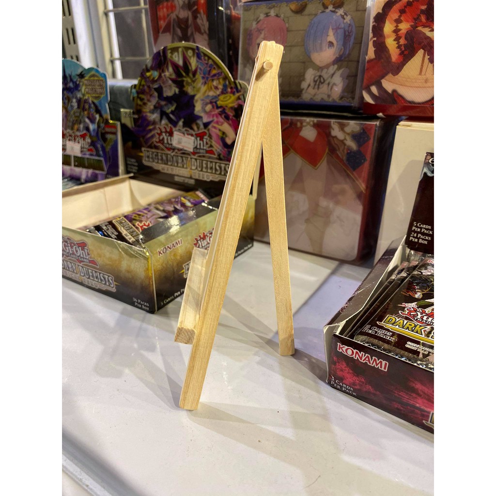 Chân đế gỗ trưng bày dành cho các loại bọc cứng bảo vệ