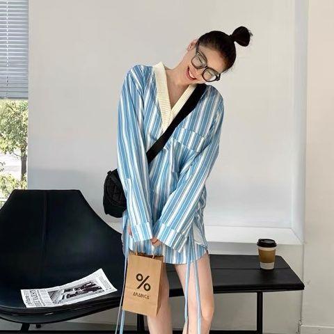 Áo Sơ Mi Cổ Chữ V Tay Dài Kẻ Sọc Dọc Phối Dây Ruy Băng Thời Trang Mùa Xuân Cho Nữ 2022