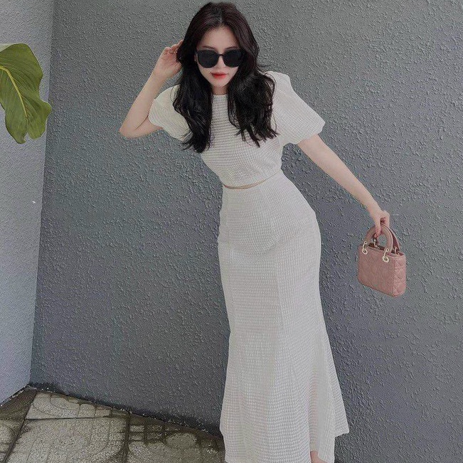 Set áo croptop tay phồng kèm chân váy đuôi cá dễ thương sang chảnh