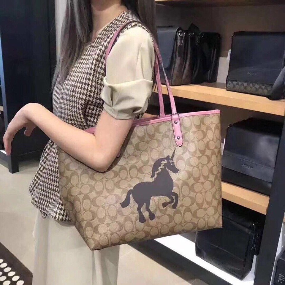 Túi xách REVERSIBLE CITY TOTE IN SIGNATURE CANVAS COACH F78256