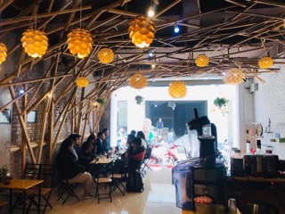 Đèn gỗ thả trần hình quả thông