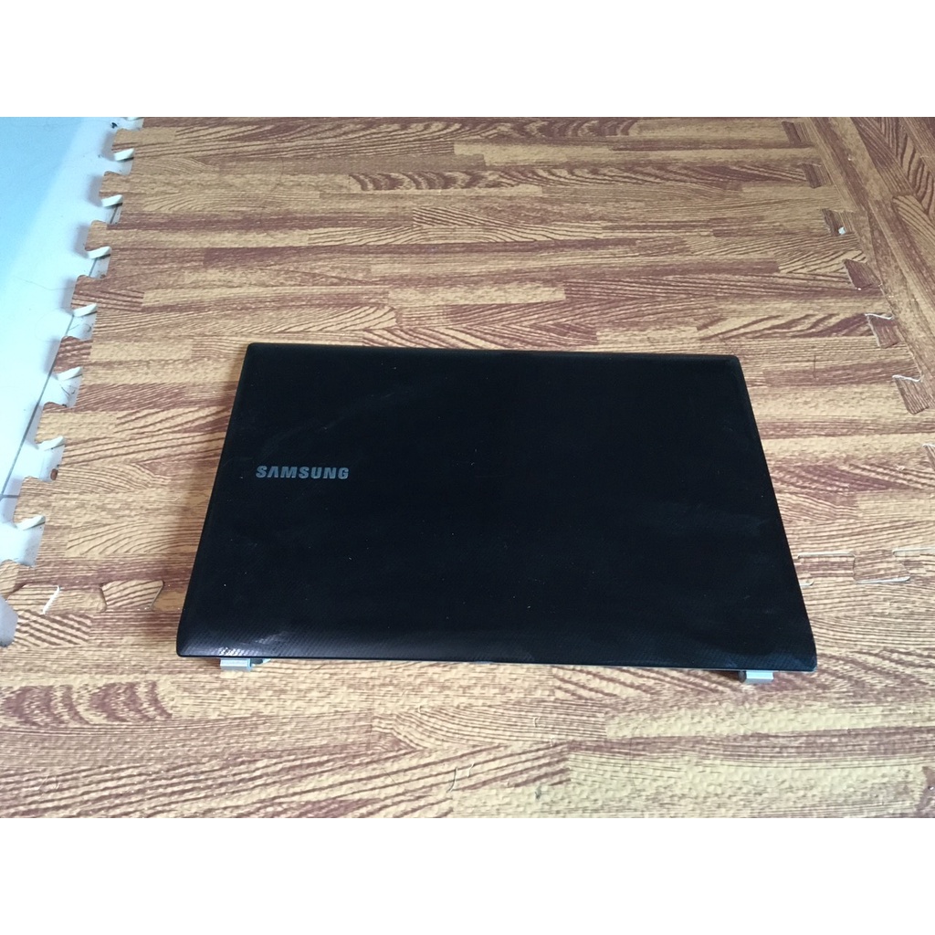 vỏ AB laptop samsung q428( vỏ cũ có xước nhẹ nhưng nó ở trong trạng thái đẹp)