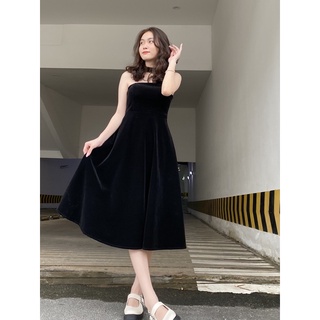Đầm nhung đen có nơ phía sau