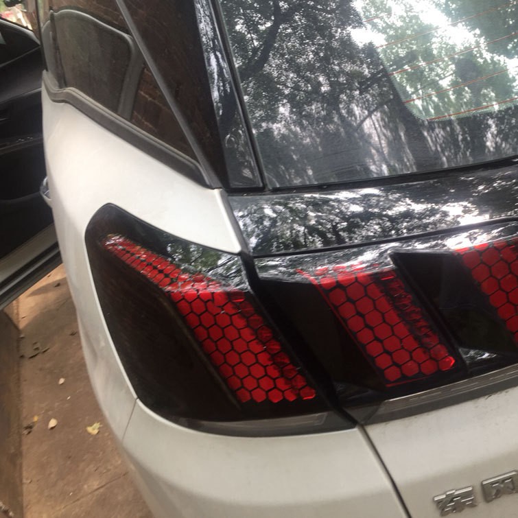 Bộ Decal Tổ Ong Dán Đèn Hậu Xe Ô Tô Peugeot 5008 Cao Cấp BEESIR