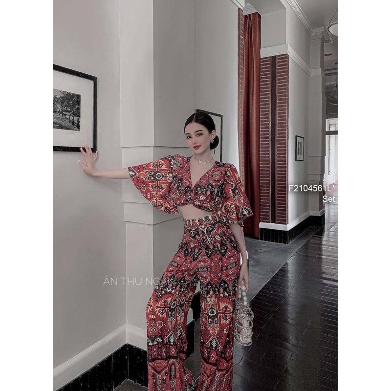 Set họa tiết thổ cẩm áo croptop cổ tim xoắn ngực tay bèo phối quần suông!