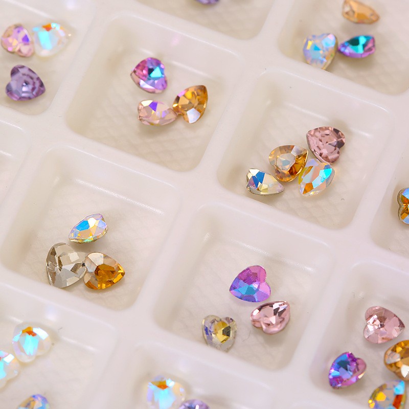 Set 10 Phụ Kiện Trang Trí Móng Tay 3D Trong Suốt Xinh Xắn