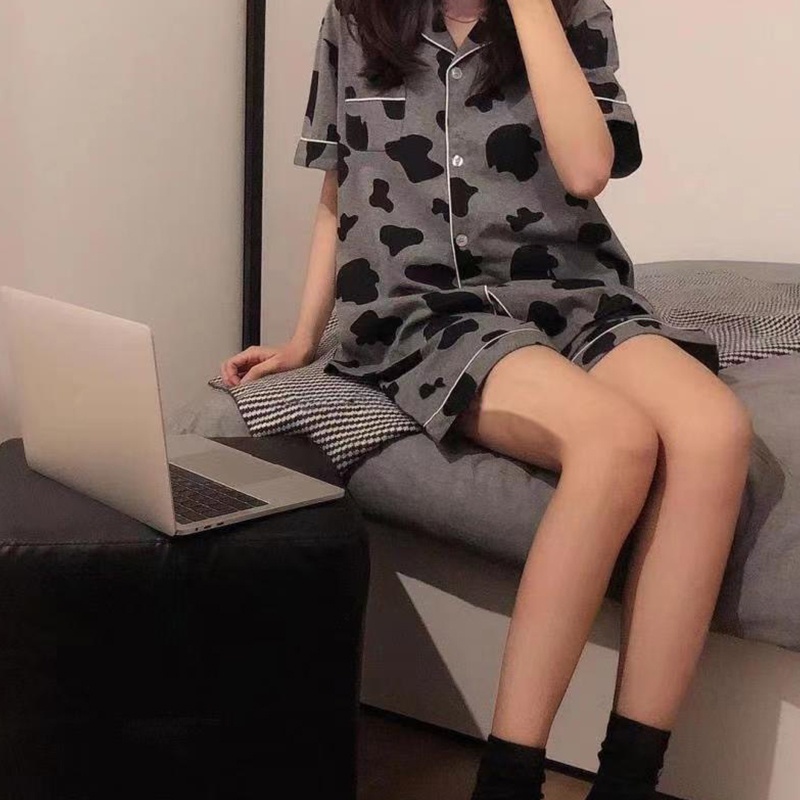 Bộ Đồ Ngủ Ngắn Tay Cài Nút In Họa Tiết Bò Sữa Kèm Quần Thời Trang Mùa Hè Cho Nữ