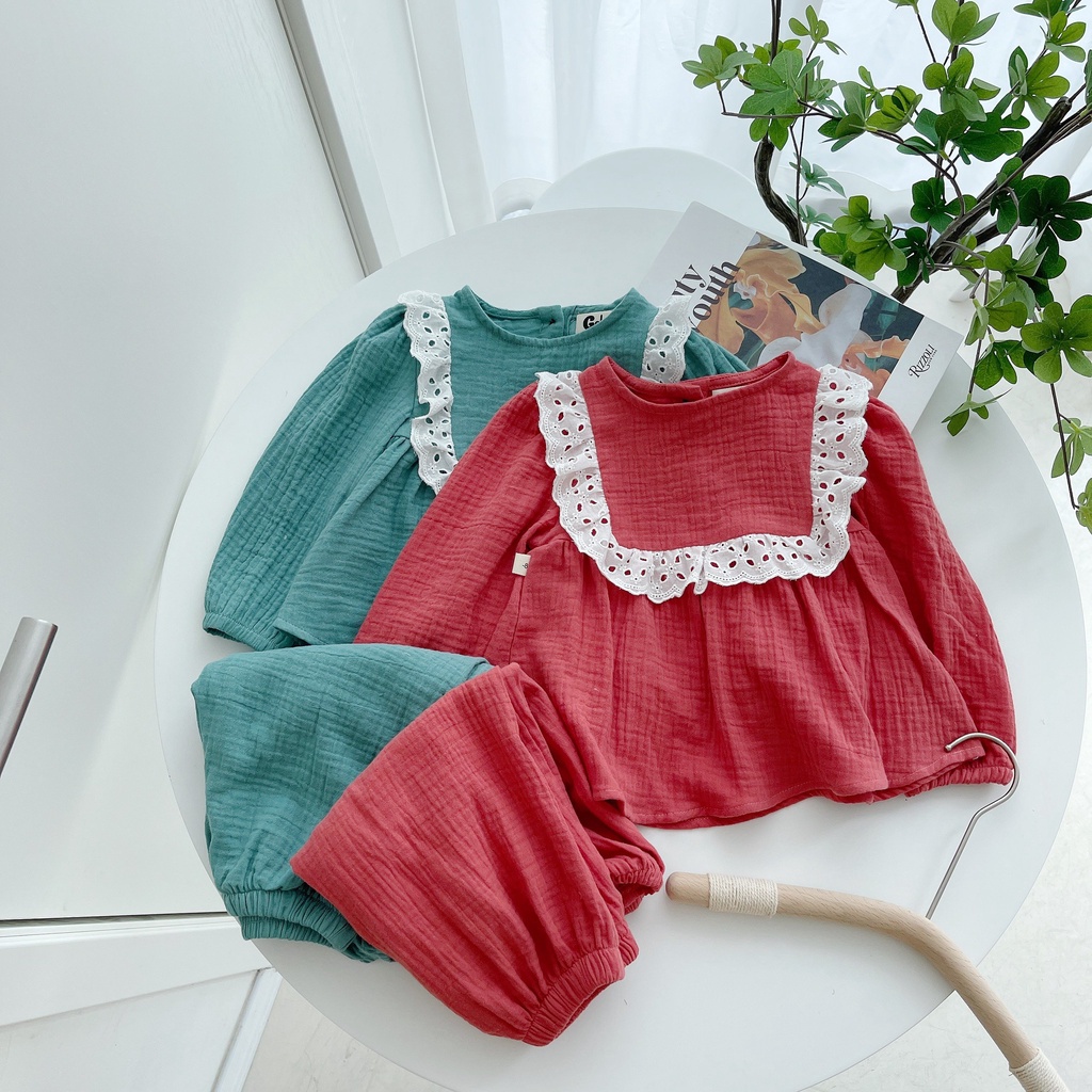 Bộ thu đông dài tay Dewkids cổ đính viền ren trắng vải xô mulin cao cấp cho bé gái