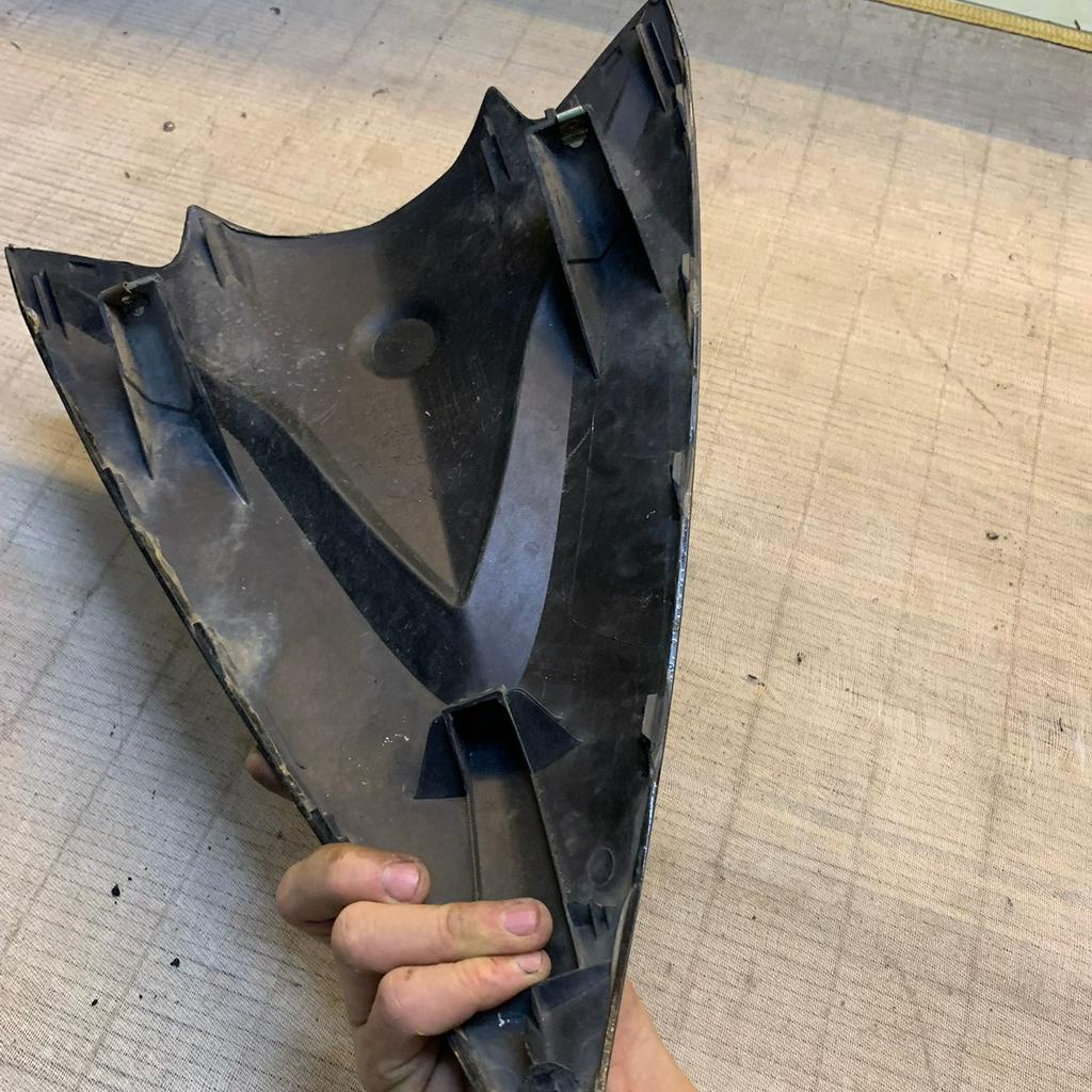 Ốp nhựa vỏ trước đầu yamaha luvias 125 xăng cơ 2011