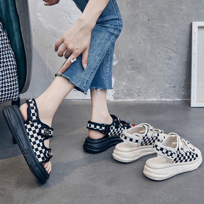 Giày Sandal Đế Mềm Dày Phong Cách Thời Trang Mùa Hè Dành Cho Nữ 2022