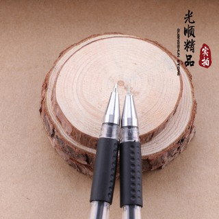 Bút bi mực nước các màu đỏ, đen