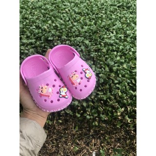 Sục lỗ cho bé trai bé gái
