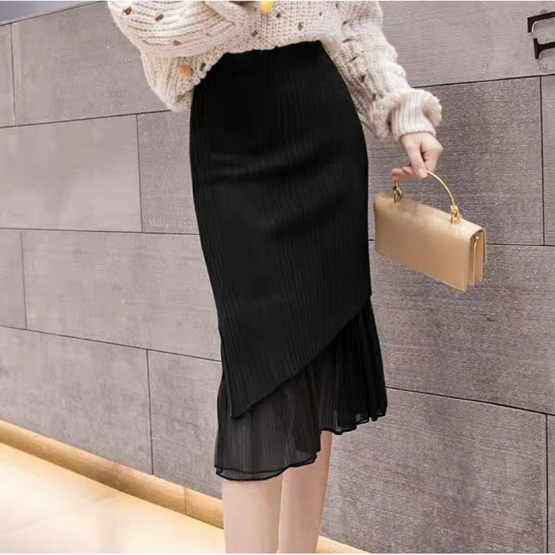 Chân váy len phối ren đuôi cá