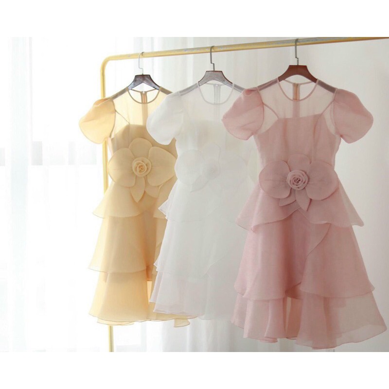 ĐẦM XOÈ 3 TẦNG ĐÍNH HOA EO XINH XẮN