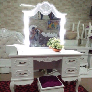 Bàn trang điểm