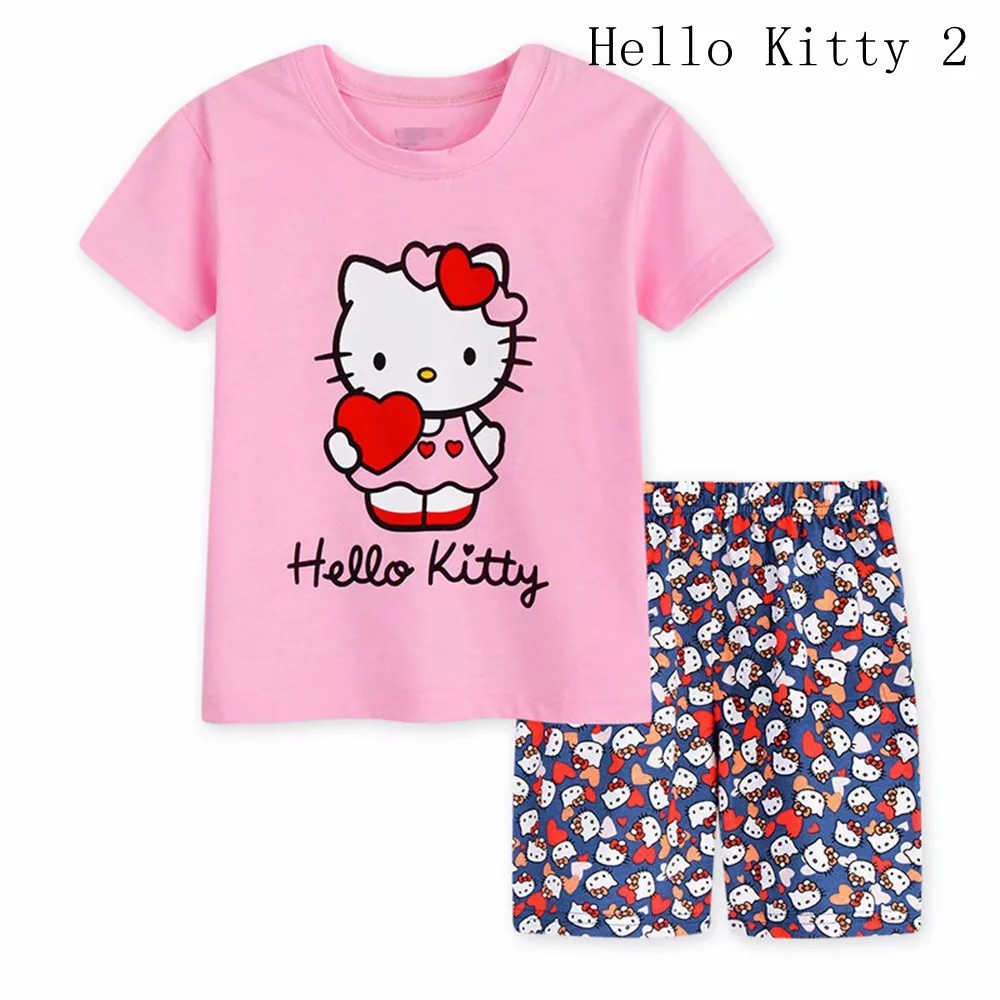 Bộ gồm áo thun tay ngắn cổ tròn và quần lưng thun in họa tiết Hello Kitty dễ thương dành cho bé