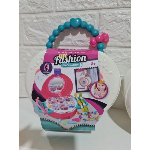 GIỎ XÁCH XÂU HẠT CAO CẤP DIY- CÓ THỂ DÙNG LÀM BÀN TRANG ĐIỂM MINI CHO BÉ, CÓ CLIP (ví xâu vòng)