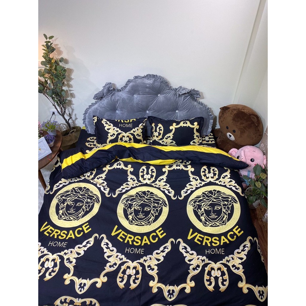 Bộ chăn ga gối poly cotton set 4 món, gồm 1 vỏ chăn 1ga 2 vỏ gối nằm mẫu Versace đen