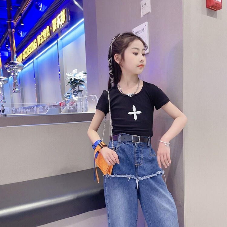 Set Áo Thun Tay Ngắn + Chân Váy Yếm Hoa Cho Bé Gái 170