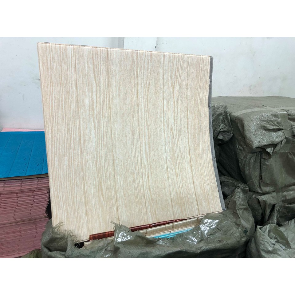 Xốp dán tường giả gỗ khổ 70x77cm dày 5mm