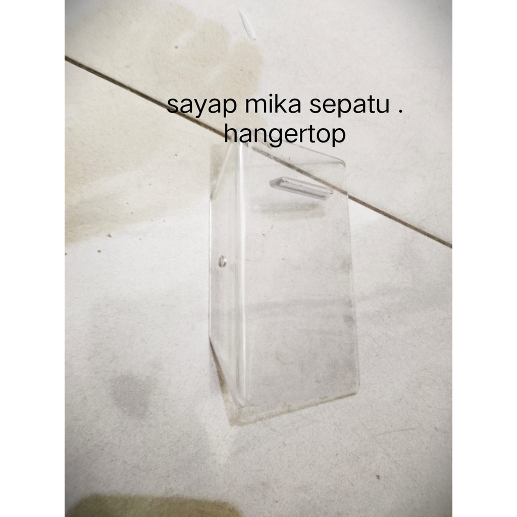 Đôi giày gắn cánh thiên thần Mica