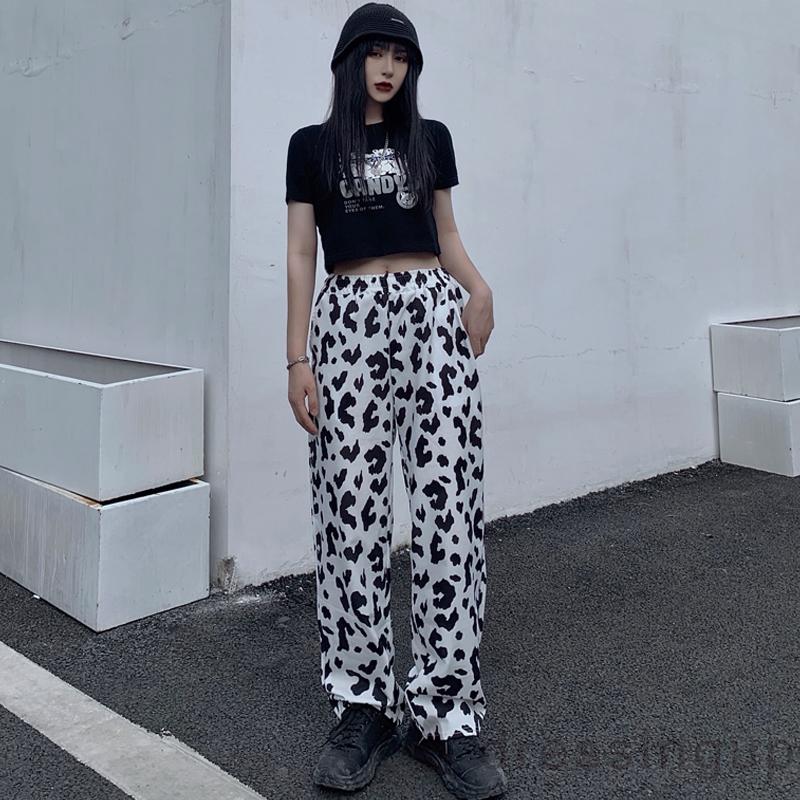 Quần lưng cao form rộng họa tiết bò sữa trẻ trung cho nữ | BigBuy360 - bigbuy360.vn