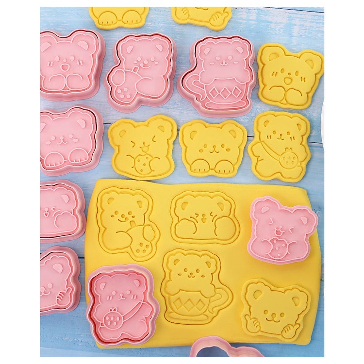 Set 8 Khuôn Cắt Bánh Quy Bằng Nhựa Hình Gấu 3D Dễ Thương