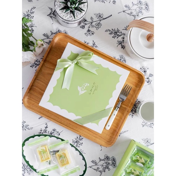 Hộp Giấy Vuông Tulip Xanh Pastel Nơ Lụa