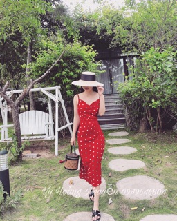 Váy chấm bi