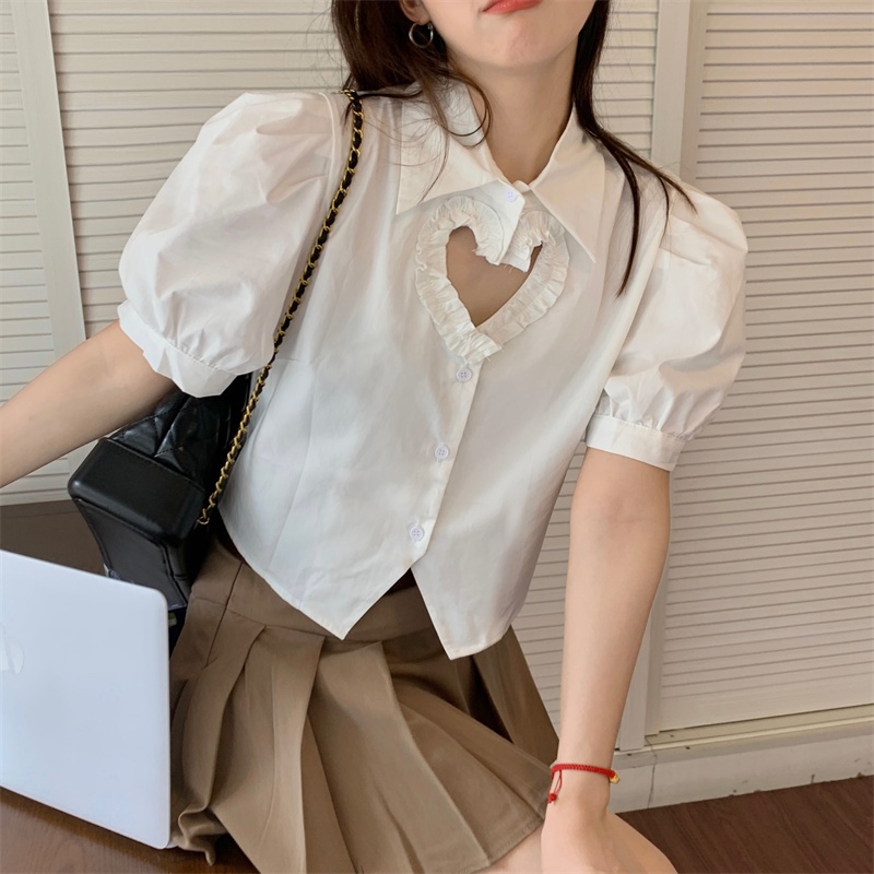 Áo Thun Tay Ngắn Khoét Hình Trái Tim