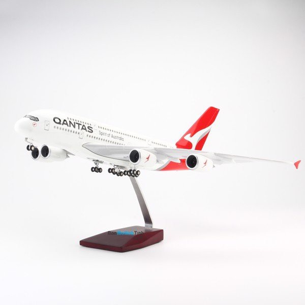 Mô hình máy bay lắp ráp có đèn led Qantas Airbus A380 47cm Everfly