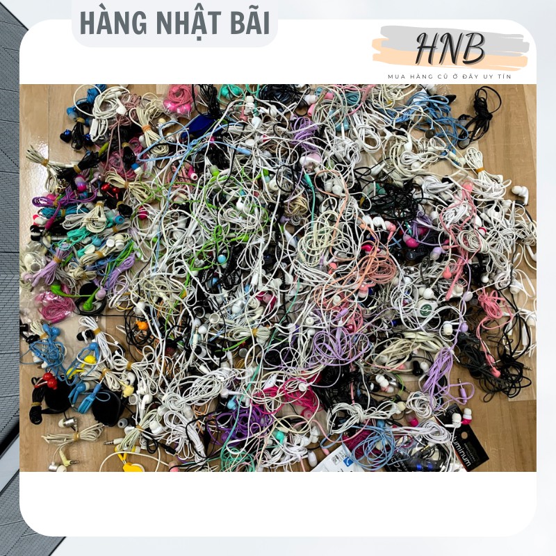 Tai nghe 2hand được bày bán trong siêu thị Nhật Bản