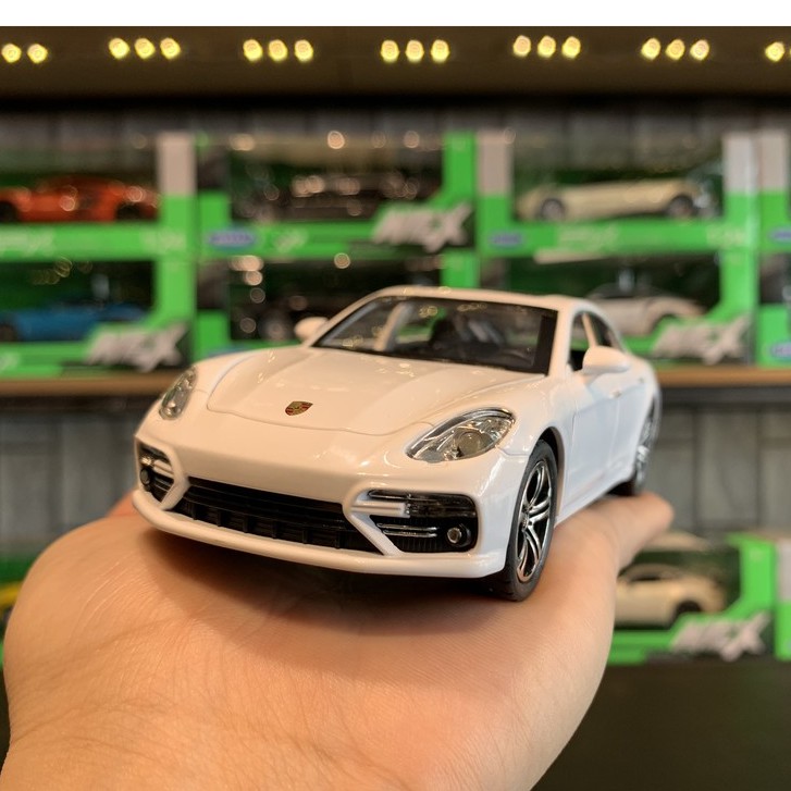 Mô hình xe kim loại Porsche Panamera tỉ lệ 1:32 hãng CHEZHI