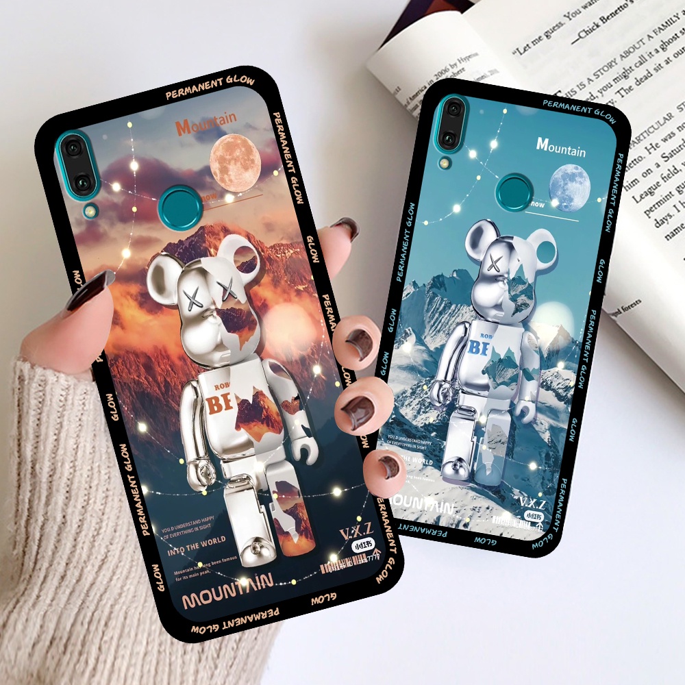 Ốp Huawei Y9 2019 / Y9 Prime 2019 in hình họa tiết Mountain, Be@rbrick dễ thương (T13 - T18)