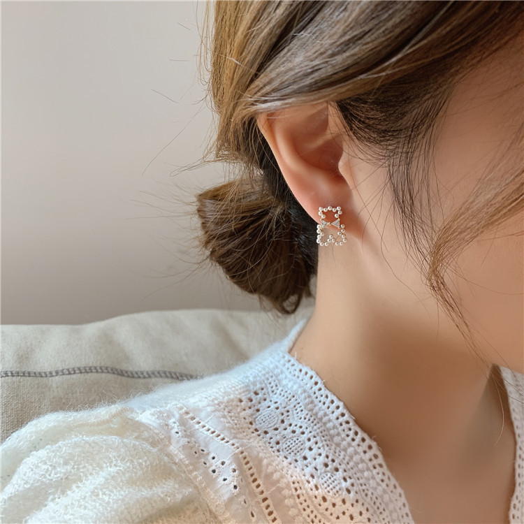Khuyên tai mặt gấu đính ngọc trai phong cách Hàn Quốc cho nữ