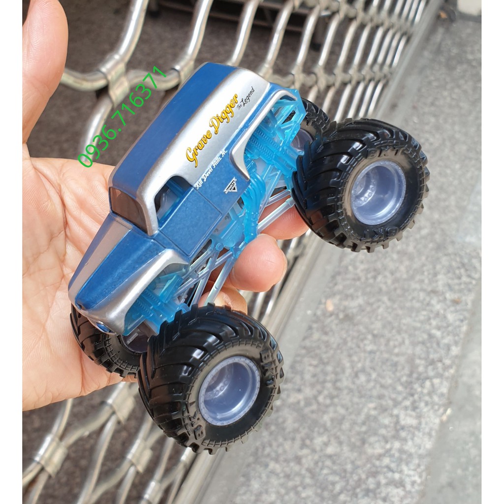 Mô hình xe tải quái vật Monster Jam đổi màu CMJ04 hàng Spin Master Canada