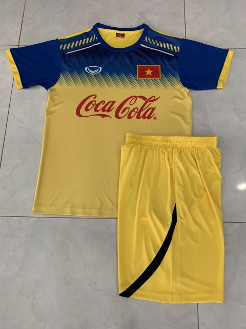 Quần áo bóng đá đội tuyển quốc gia Việt Nam