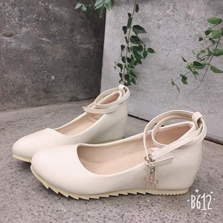 Búp bê đê xuồng thanh lịch