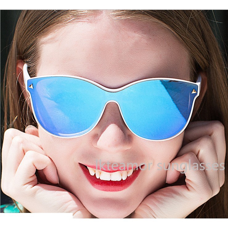 Kính mát tròng oval phản quang phong cách retro