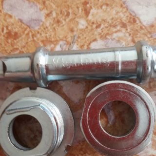 Trục giữa xe đạp