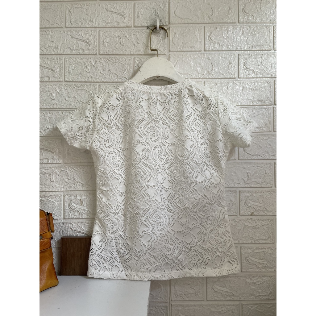 Áo ren hoa cổ tròn