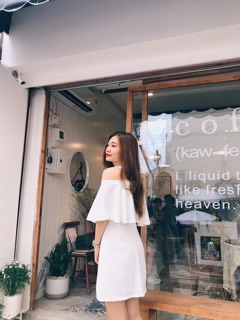 Đầm cổ V trắng