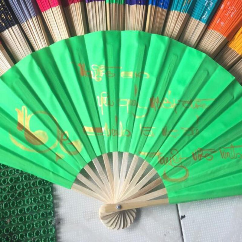 Quạt vải thư pháp dài 30cm, xòe rộng 60cm