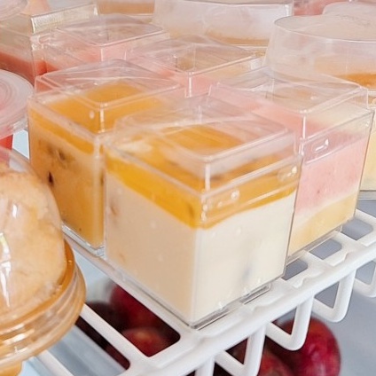 50 Ly tiramisu vuông LC-4248 đựng bánh lạnh tiramisu, mousse, panna cotta