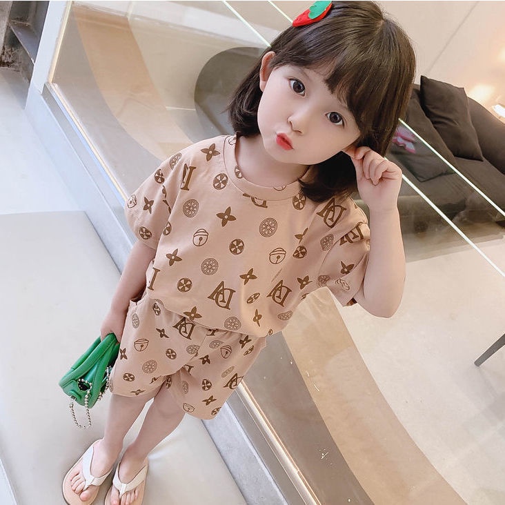 Bộ đồ 2 món gồm áo tay ngắn + quần short in họa tiết dễ thương phong cách Hàn Quốc thời trang mùa hè cho bé